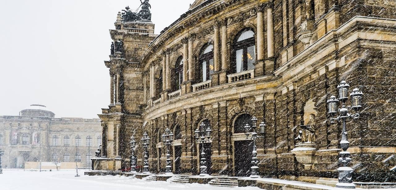 Sächsische Staatsoper Dresden präsentiert vielfältiges Programm für die Spielzeit (Foto: AdobeStock - Torsten Becker 234875832)