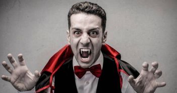 Gruselige Stimmung und fantastische Choreographien: Tanz der Vampire in (Foto: AdobeStock 57296391 olly)